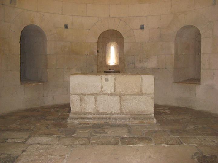 2015-07 Abbaye de Montmajour002.JPG